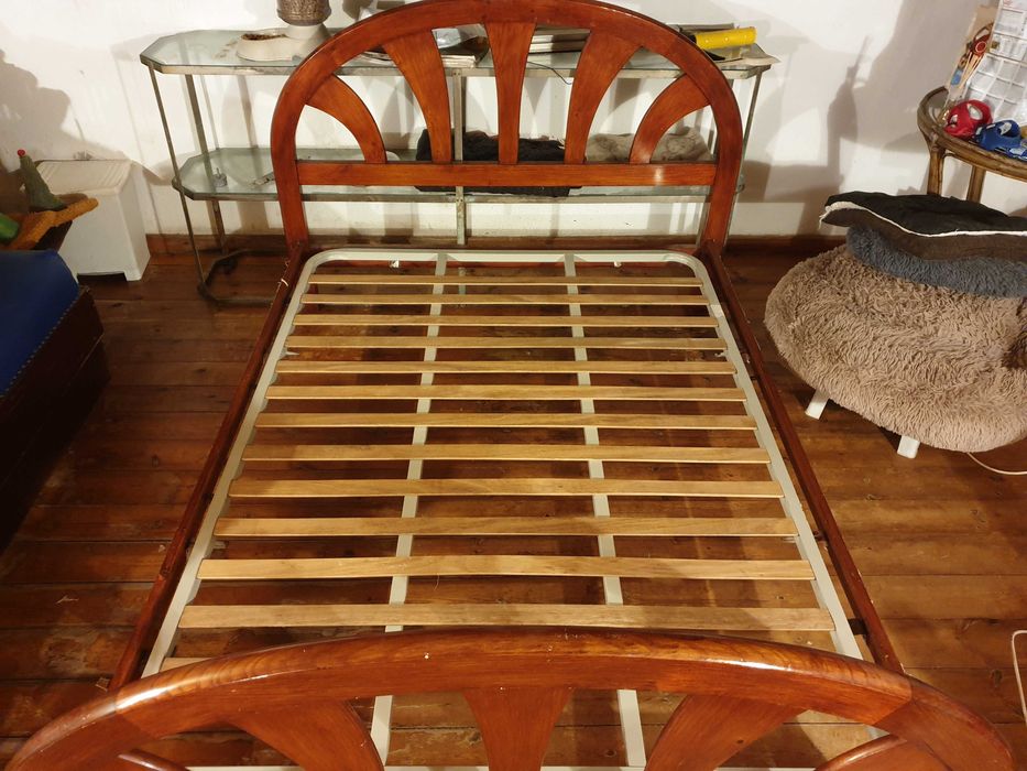 Vendo cama de casal emmadeira maciça