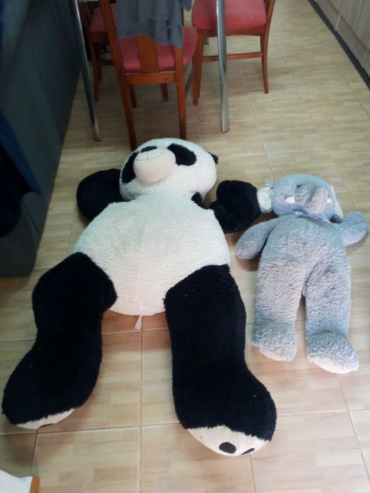 2 peluches grandes o panda mede 1.40 o elefante 90cm