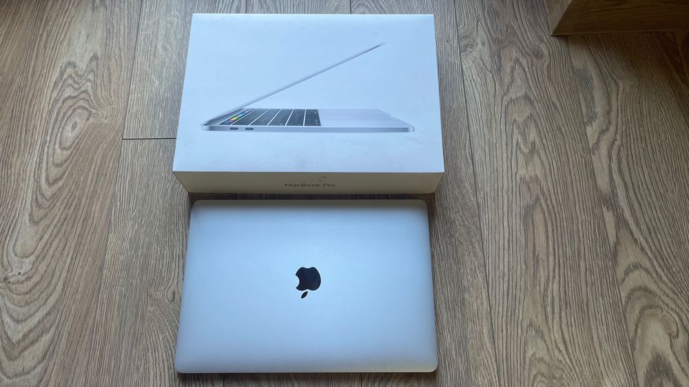 MacBook Pro 2016 13-inch TouchBar i5 8gb 256gb (gratis nowy case)