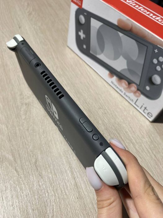 Nintendo switch lite портативна консоль