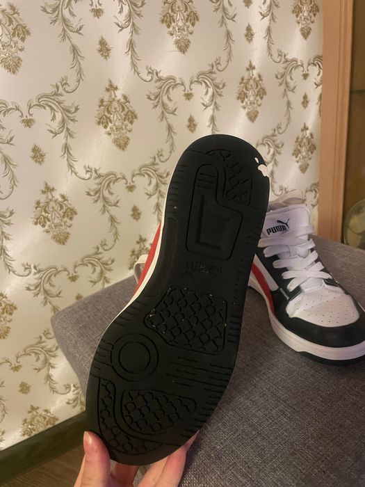 Кросівки PUMA.