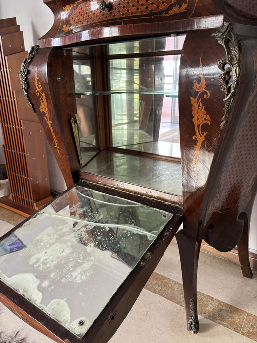 Vitrine/Bar Antigo Estilo Luís XV em Marchetaria com Tampo em Mármore