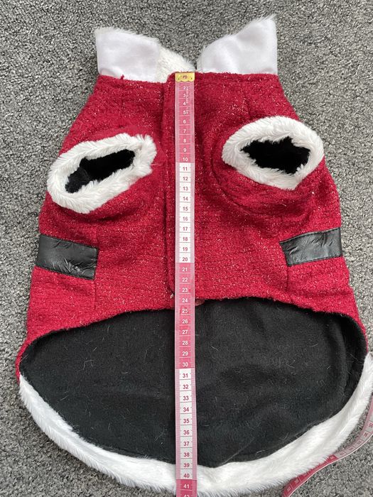 Жилет для собак у стилі костюма Санта-Клауса.