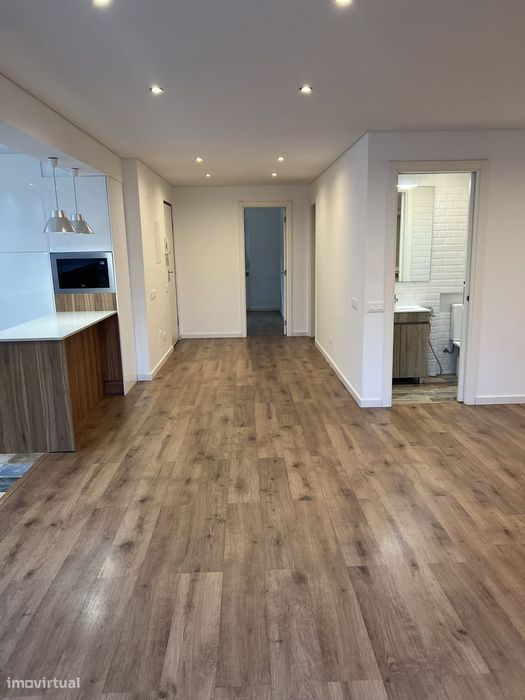 Exelente T2 Remodeladao na zona Montalvão Setubal