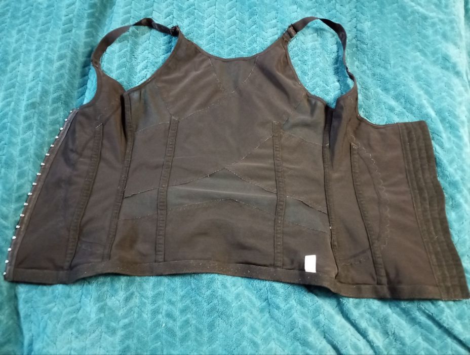 Gorset wyszczuplający pod biust bielizna koszulka