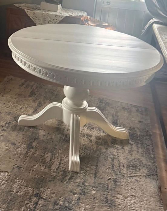 Mesa branca restaurada