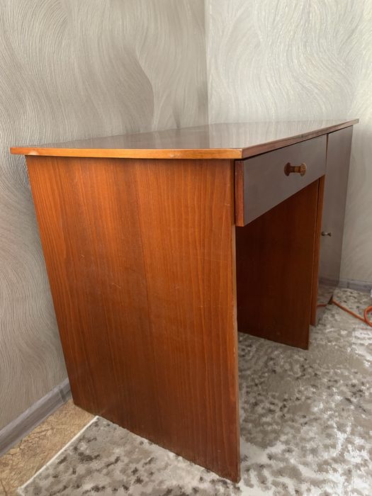 Продам письмовий стол