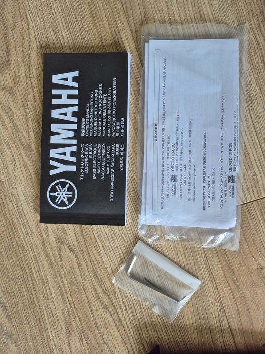 Gitara basowa 5-strunowa YAMAHA (model BB425) - stan idealny + DODATKI