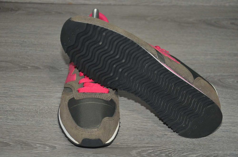 Продам кросівки замша Фірма New Balance 420.