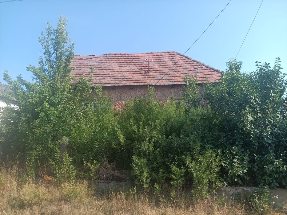 Продаж земельної ділянки з будинком в селі  Астей поруч з кордоном