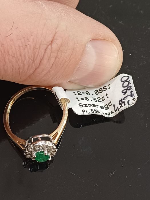 Złoty pierscionek szmaragd i diamenty