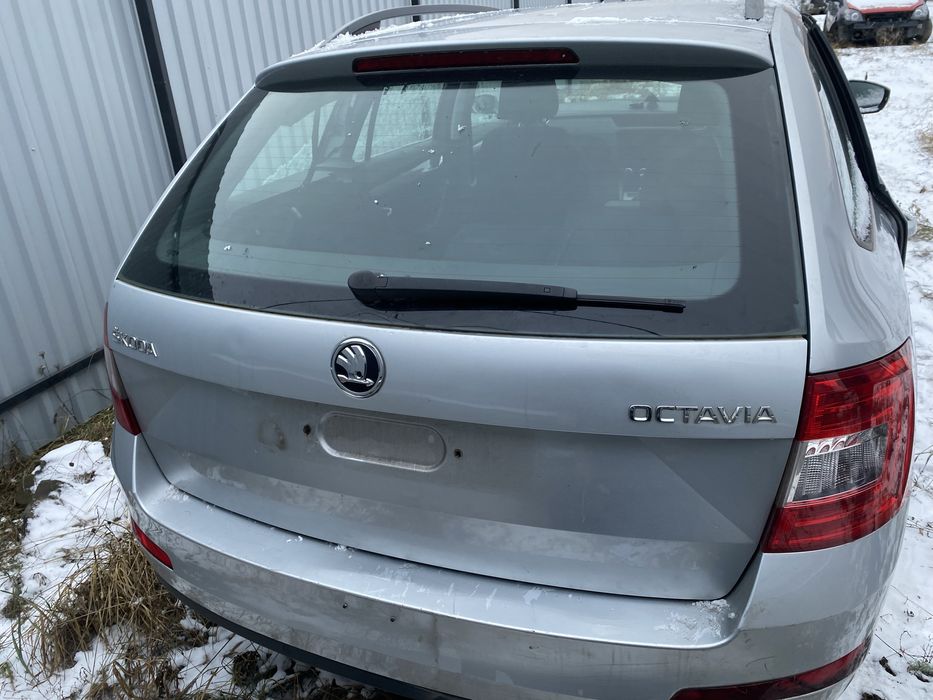 Ляда кришка багажника Skoda Oktavia A7 Шкода Октавія А7