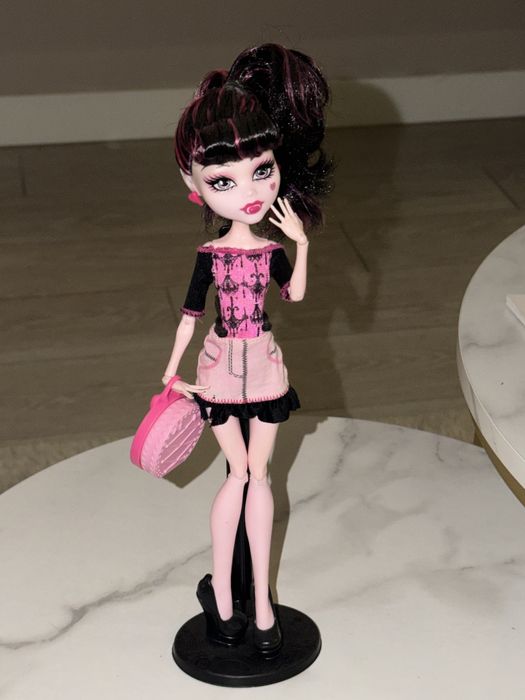 Продам Monster high Дракулаура Скариж