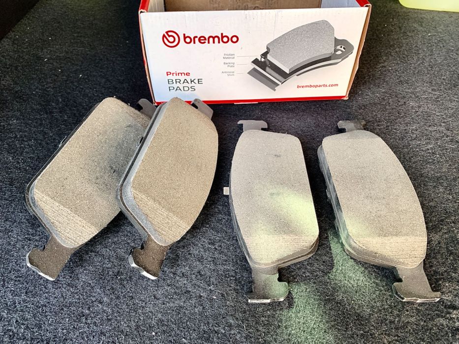 Продам комплект передние тормозные колодки Brembo на Ford Focus/Kuga