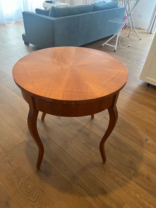 Stolik w stylu bidermeier
