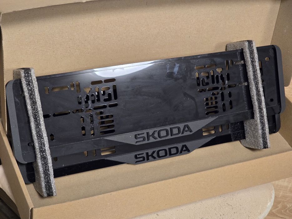 Акриловий 3D (рамки, рамка номера) тримач номерного знаку SKODA