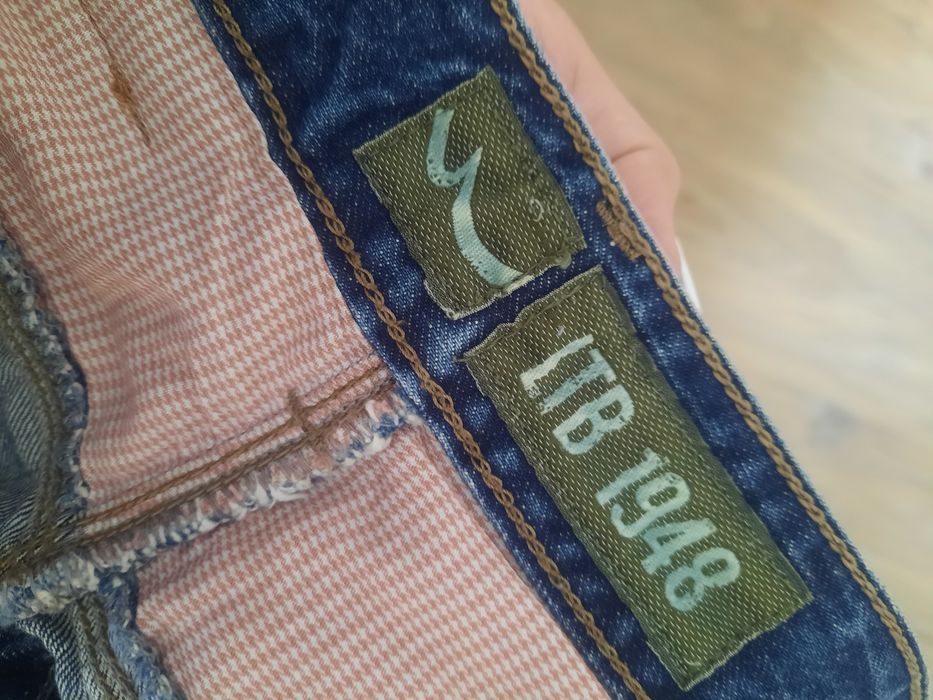 Жіночі джинсові шорти-бермуди