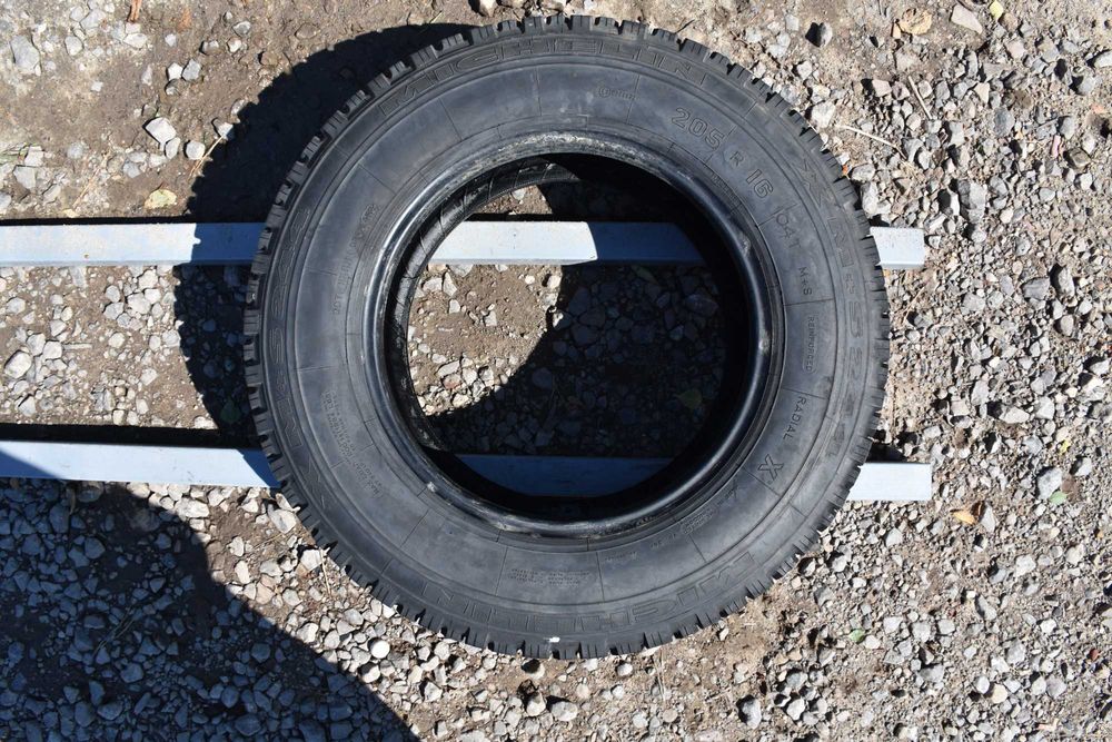 1x Opona opony Michelin XM+S244 205 R16 104T