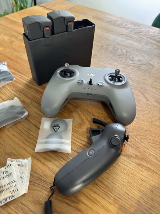 Dji avata 2 fly more combo (dji goggle 3 + rc 3 + movimento 3 + 3 baterias)