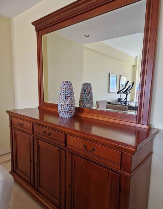 Conjunto de sala de jantar em cerejeira