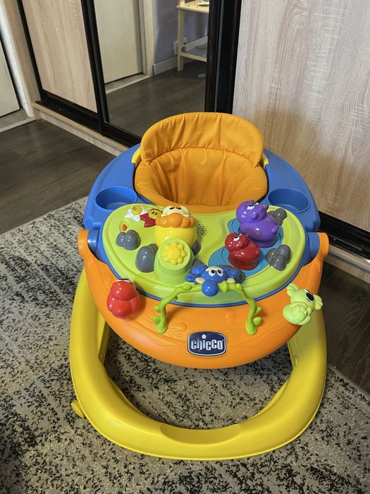 Ходунки Chicco з ігровою панеллю