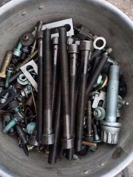 Задняя крышка колинвала, масляный насос, балансировочный вал А4В5  AYM