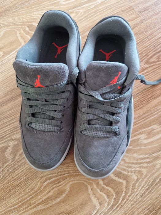 Кросівки чоловічі