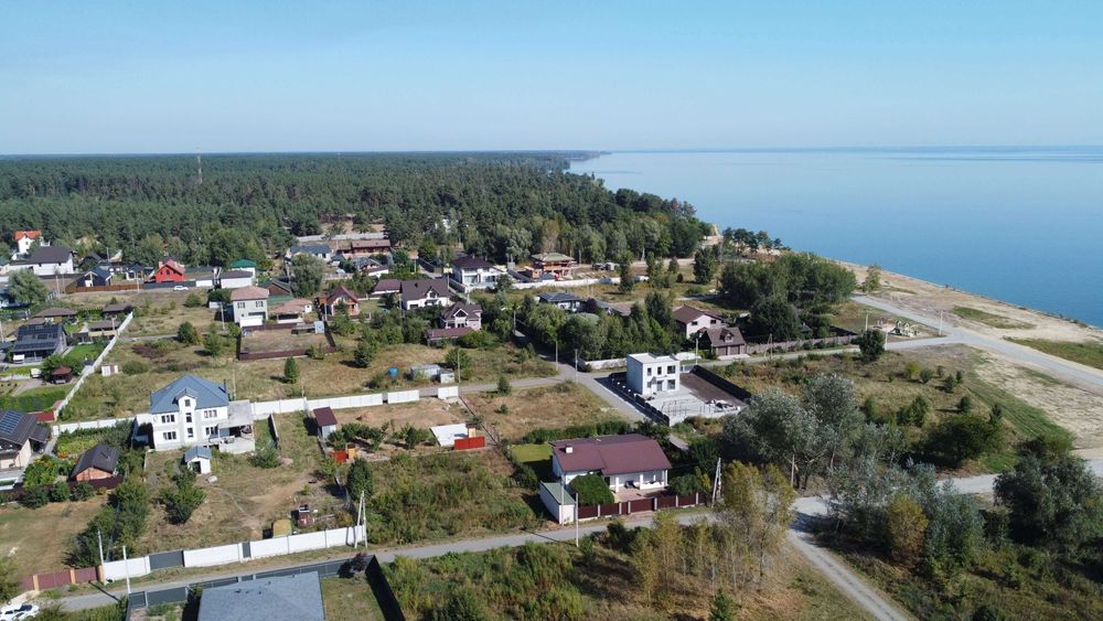 Ділянка на березі Київського моря в котеджному містечку Золотий Берег