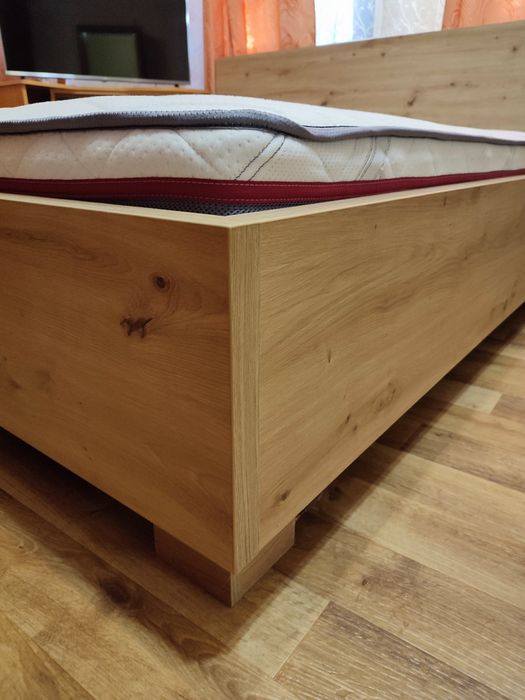 Кровать двуспальная с тумбочками