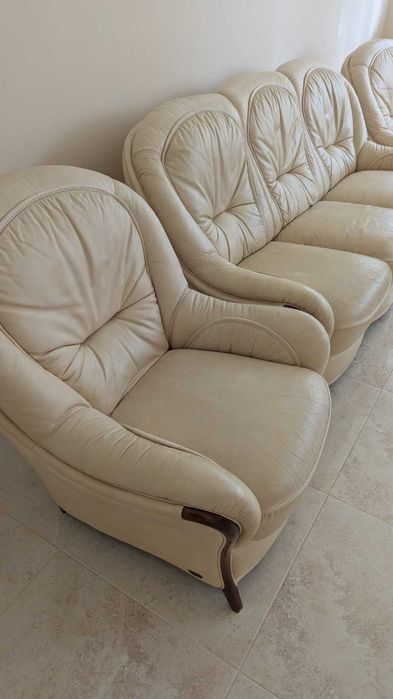 Продам Шикарный кожаный комплект. "Borzalino"  Диван и два кресла.