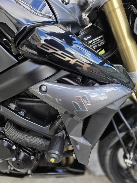 Suzuki GSR 750 naked