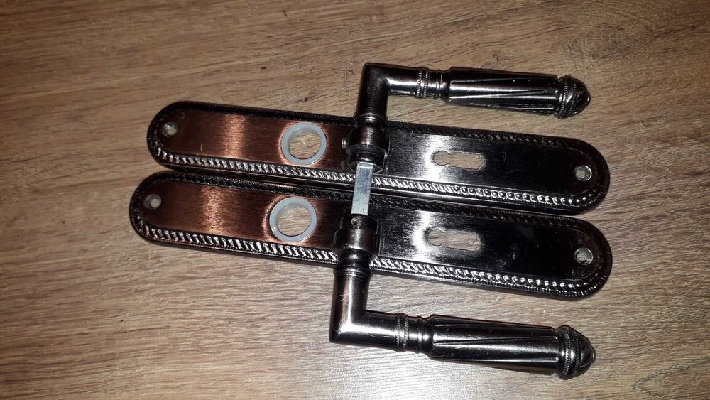 klamka z szyldem srebrna