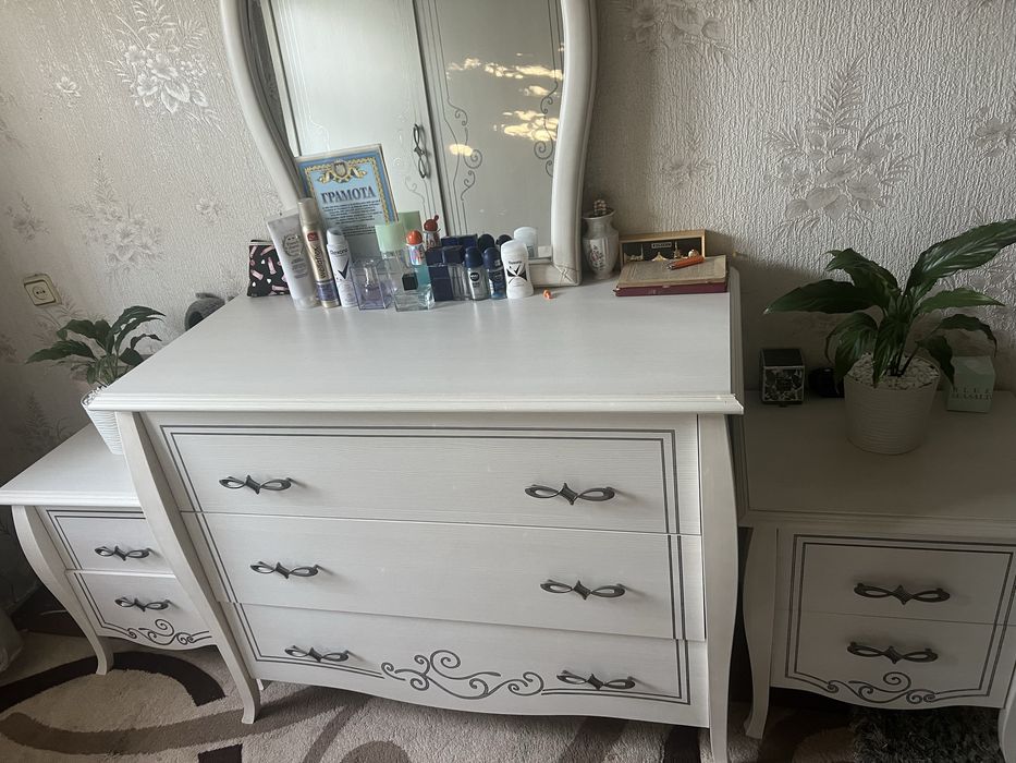 Продам спальный гарнитур