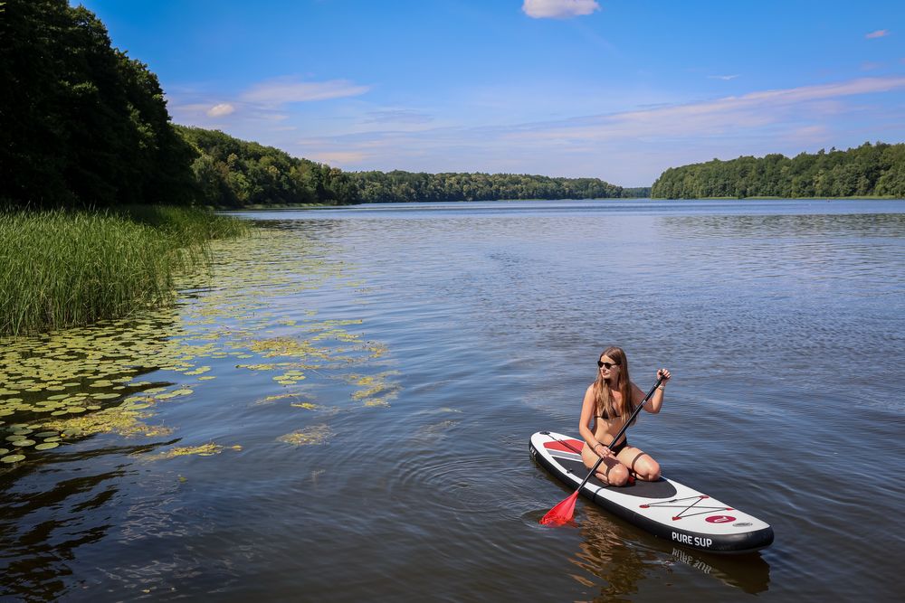 Domek nad jeziorem z jacuzzi sauna na Mazurach  noclegi domki łódka