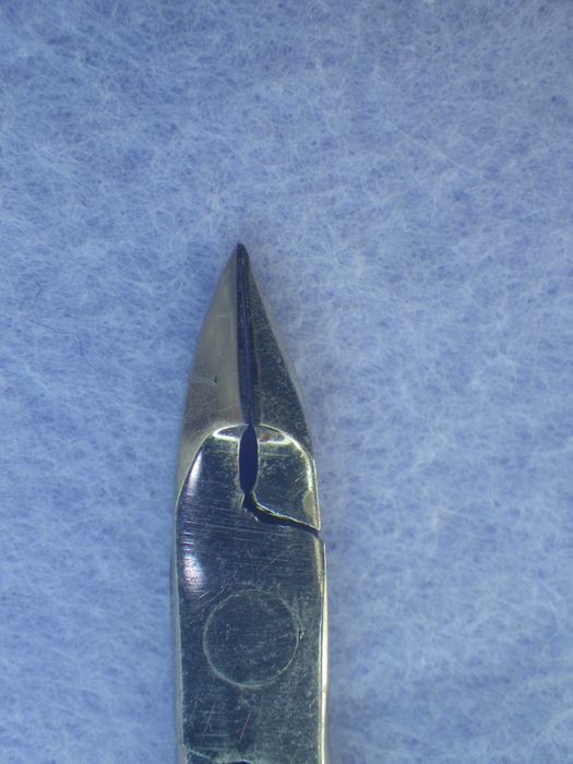 Маникюрные кусачки для ногтей.