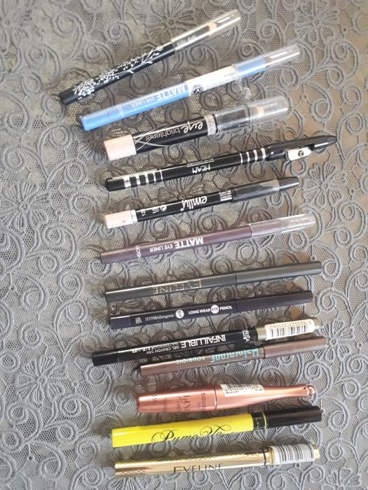Pudry, kredki, cienie, eyelinery