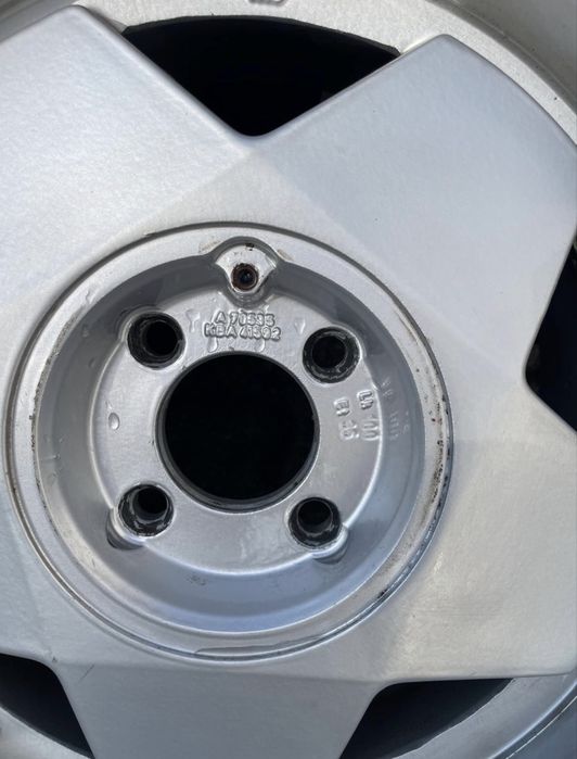 Felgi aluminiowe BORBET A Classic 15” 7Jx15 ET35 4x100 + dekielki