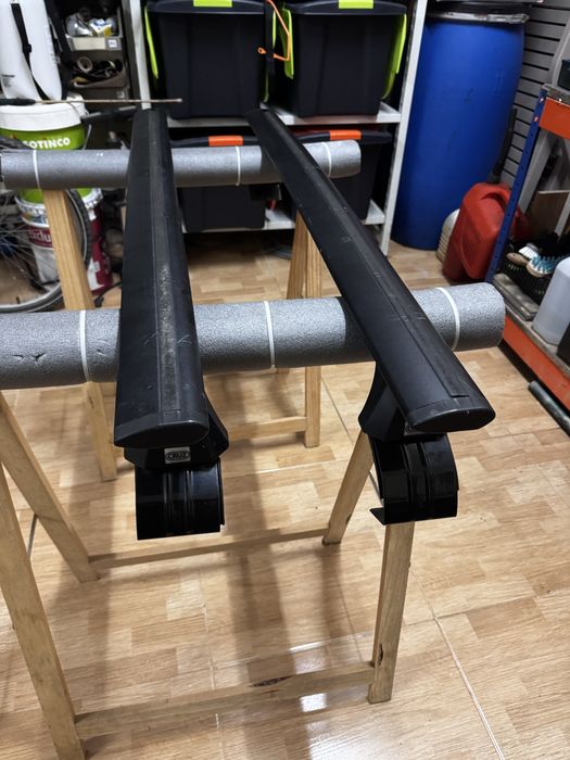 Barras tejadilho Cruz Airo T Dark para Peugeot 2008