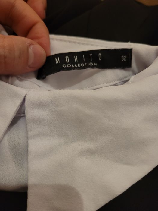 Czarna bluzka z baskinką i kołnierzykiem (Mohito, 32)