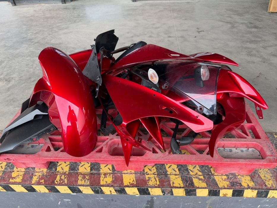 Ямаха р1 Yamaha r1 04-06 Пластик