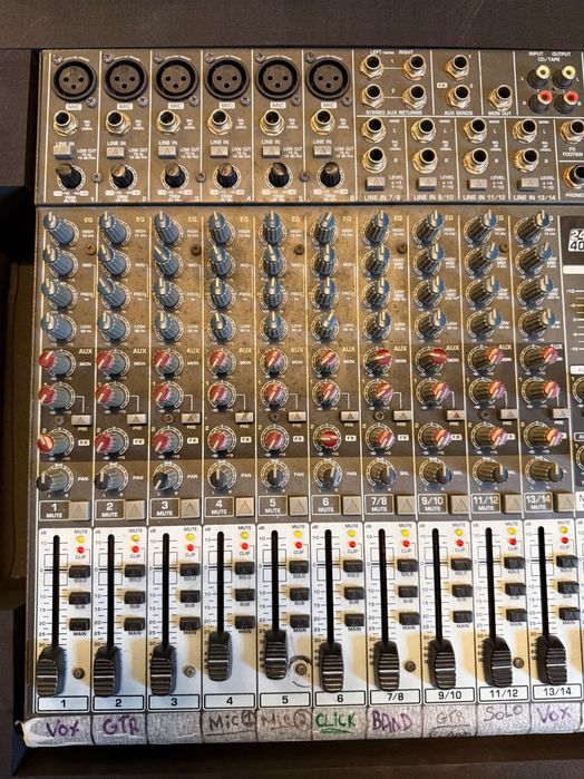 Mesa de Mistura Behringer Xenyx 1832FX + Case Thomann + Caixa Original