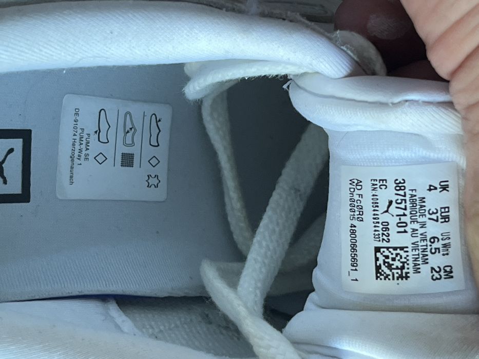 Практично нові шкіряні кросівки  36 розмір Puma  оригінал