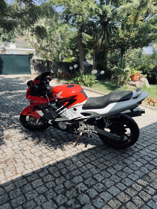 Honda CBR 600 F3 1998 – Tricolor – Completa – Sem documentos