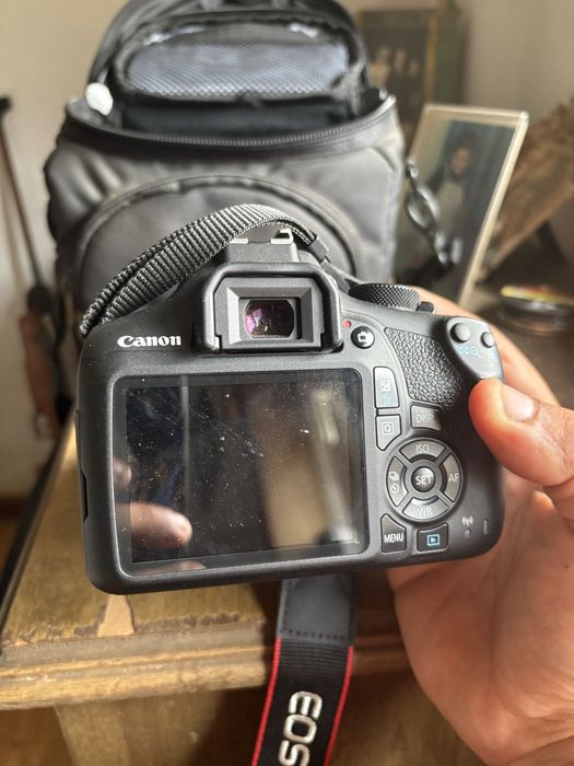 Vendo canon eos 1300d