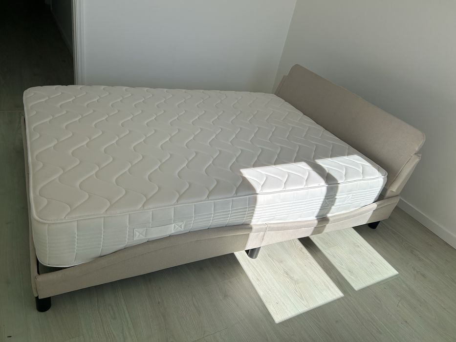 Cama de casal com colchão