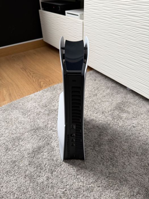 PS5 Slim com leitor (disc) como nova + caixa + comando