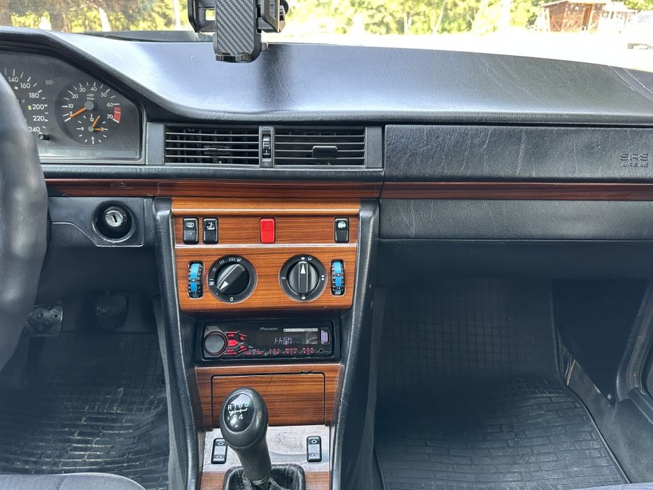 Mercedes-Benz w124