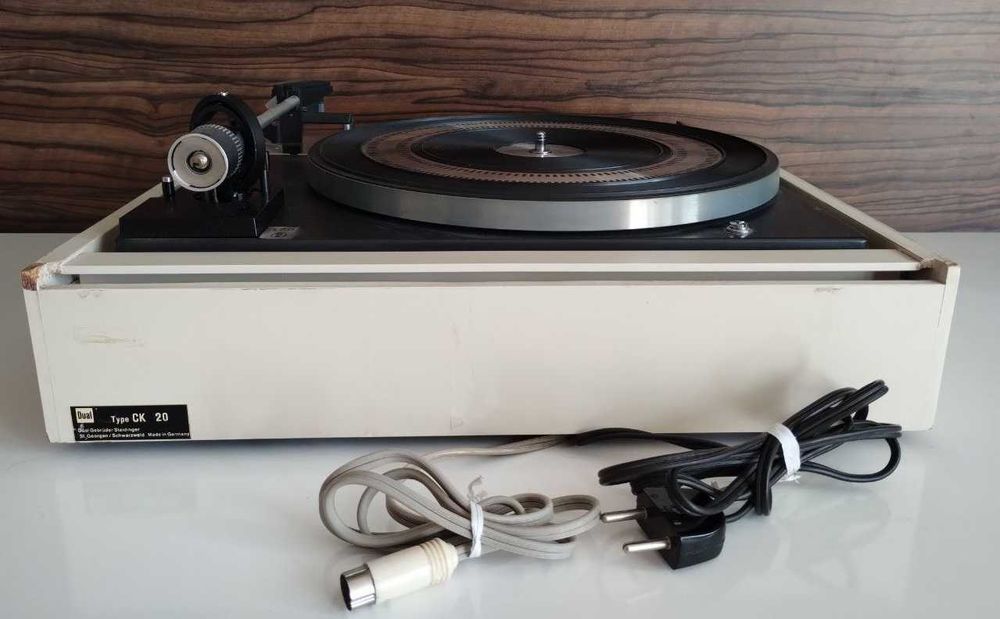 Програвач вінілу Dual