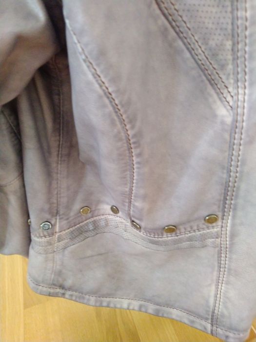 Жіноча шкіряна куртка