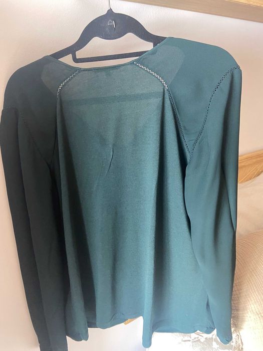 Blusa verde com rendilhado